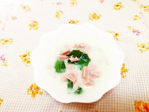 小松菜とソーセージの豆乳スープごはん